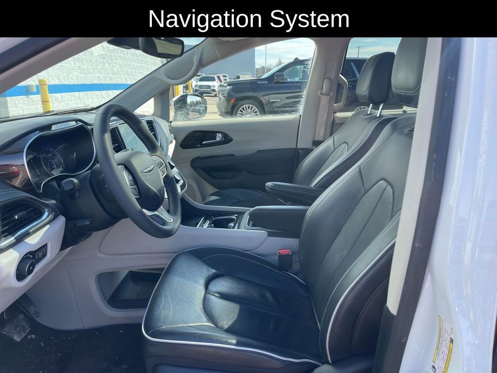 Used 2023 Chrysler Pacifica Limited image 13