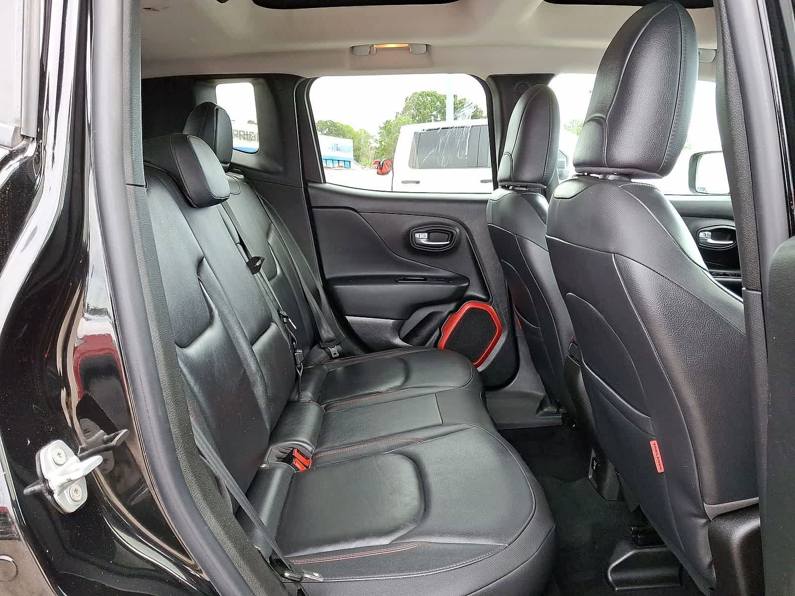 Used 2016 Jeep Renegade Trailhawk w/ Premium Trailhawk Package AWD/4WD image 31