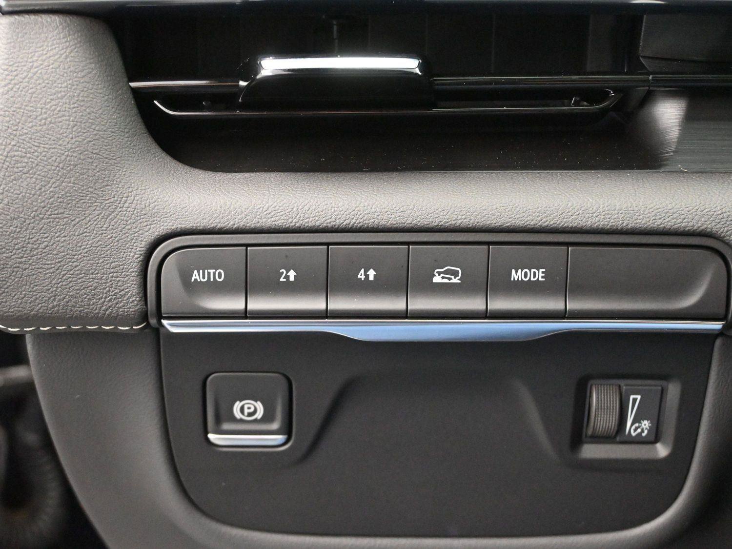 Certified 2024 Cadillac Escalade ESV Premium Luxury image 26