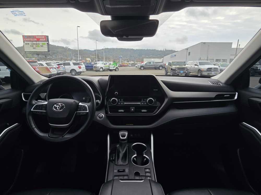 Used 2023 Toyota Highlander XLE image 15