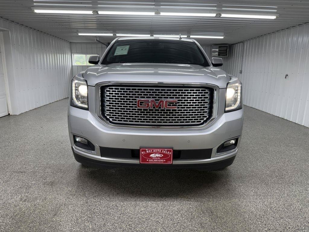 Used 2017 GMC Yukon Denali AWD/4WD image 3