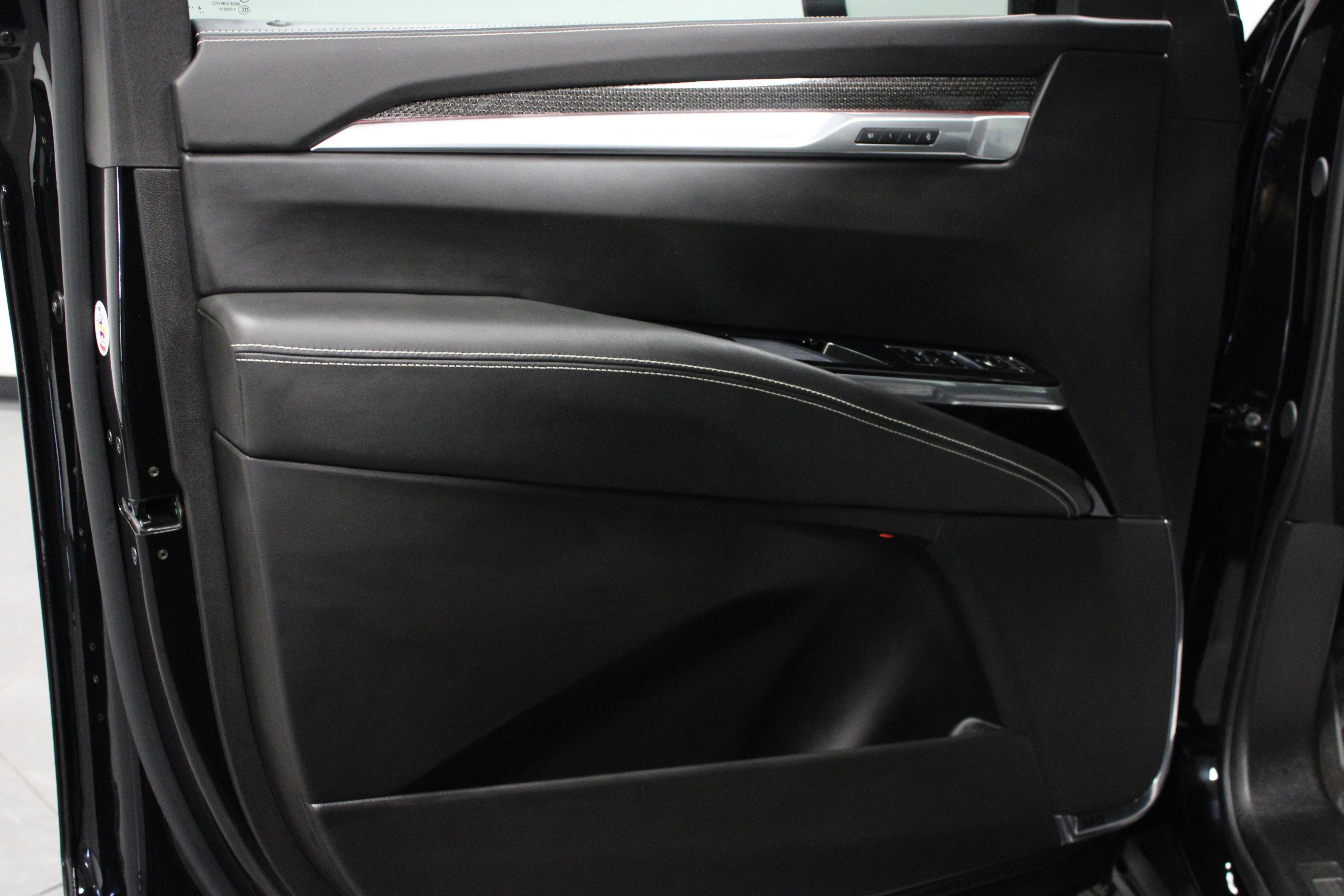 Used 2025 Cadillac Escalade V image 11