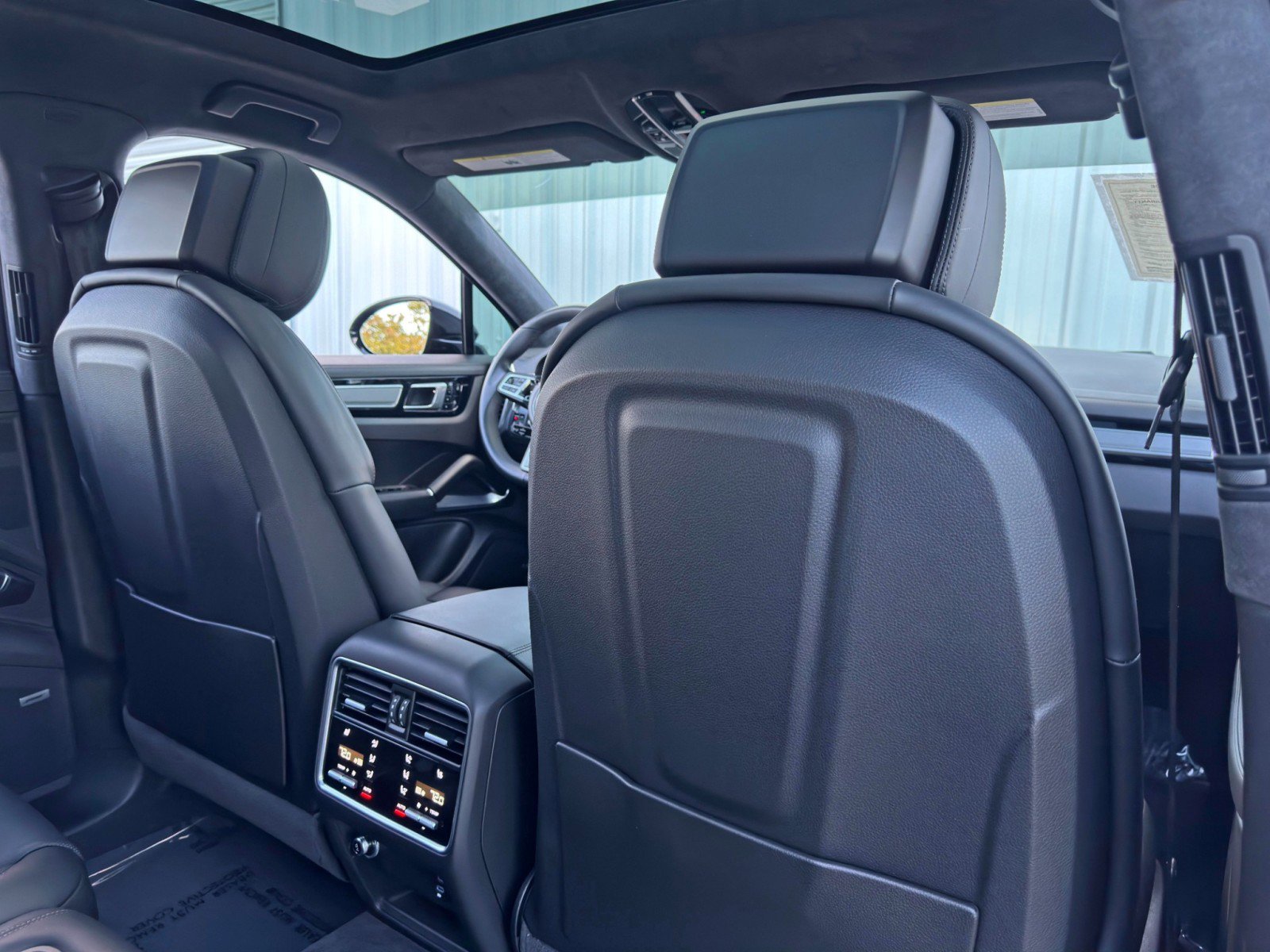 Used 2021 Porsche Cayenne Turbo S image 39