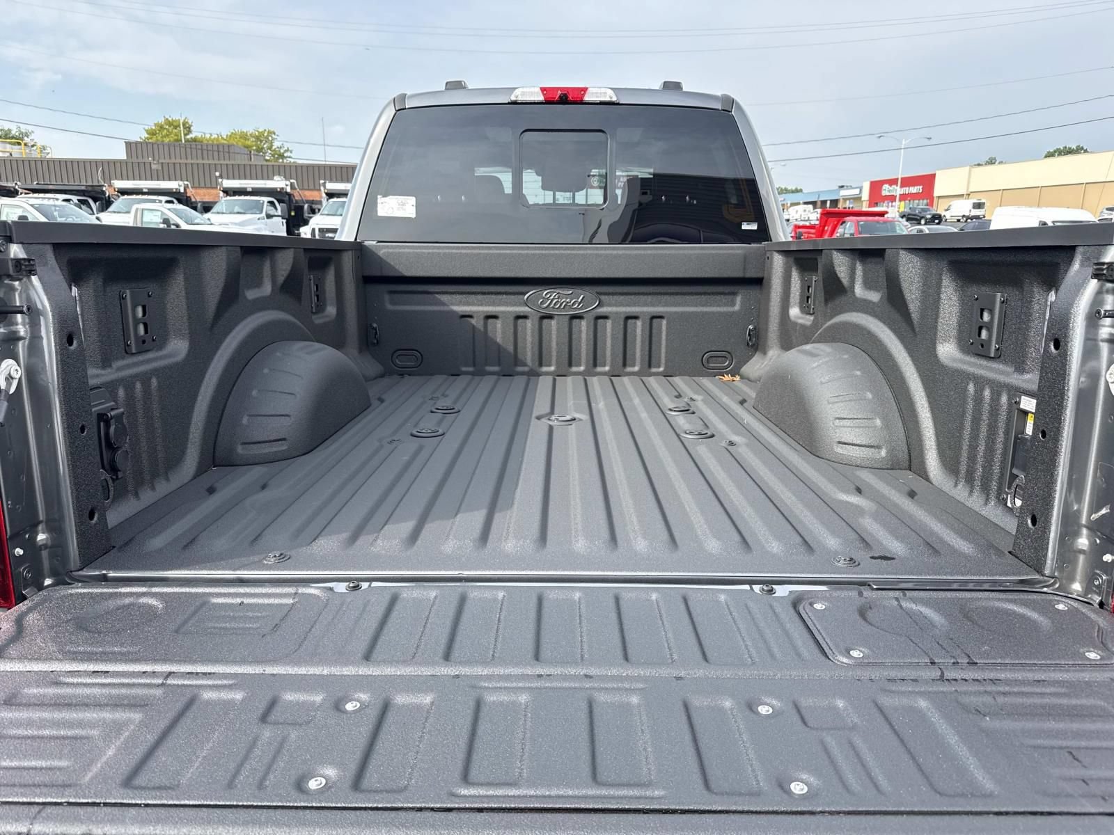 New 2026 Ford F350 Platinum w/ Tremor Off-Road Package AWD/4WD image 12