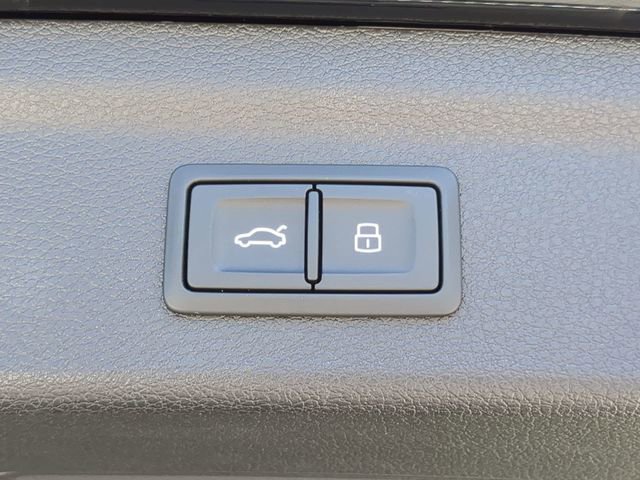 Used 2023 Audi Q3 2.0T Premium w/ Convenience Package image 10