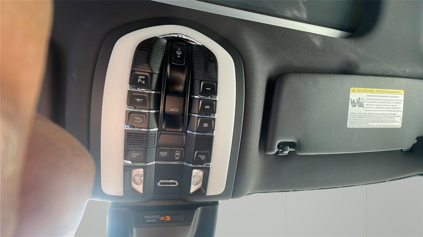 Used 2017 Porsche Macan image 21