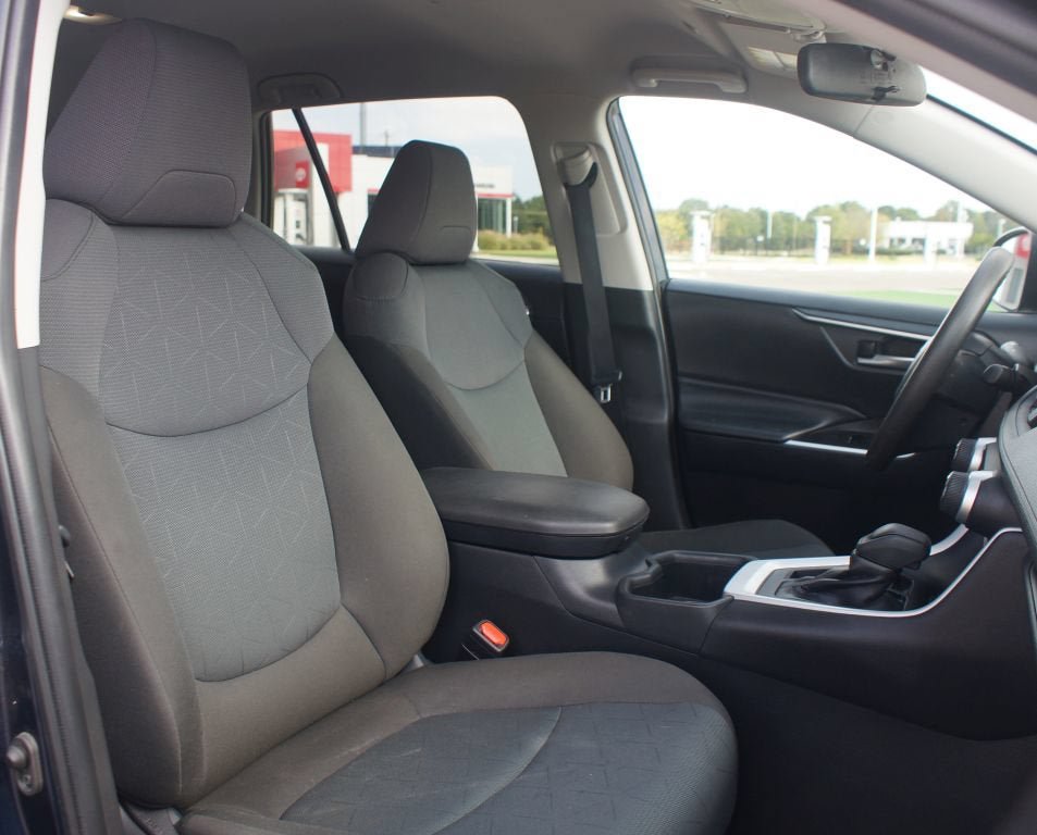 Used 2025 Toyota RAV4 XLE AWD/4WD image 22