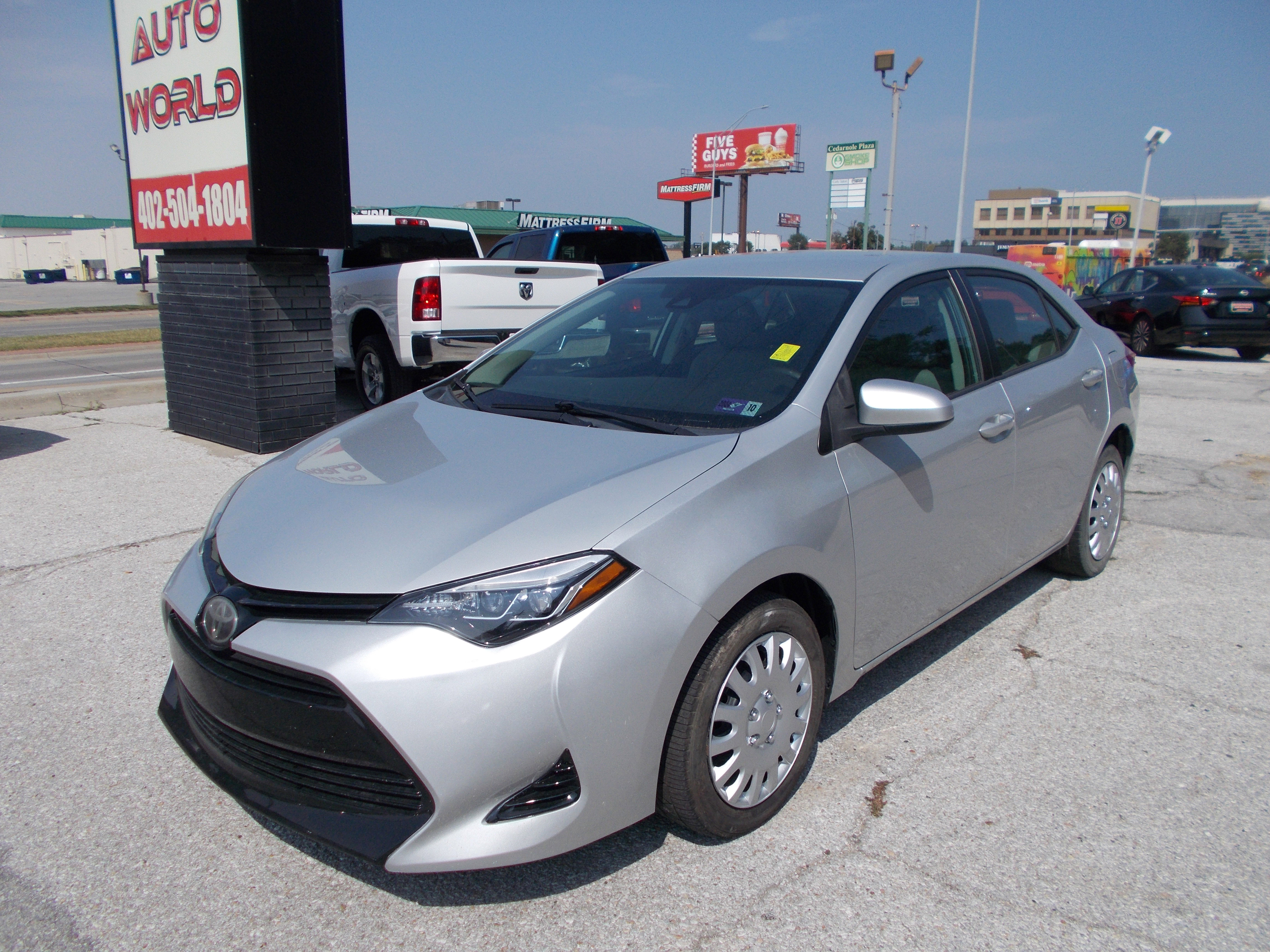 Used 2018 Toyota Corolla LE image 1