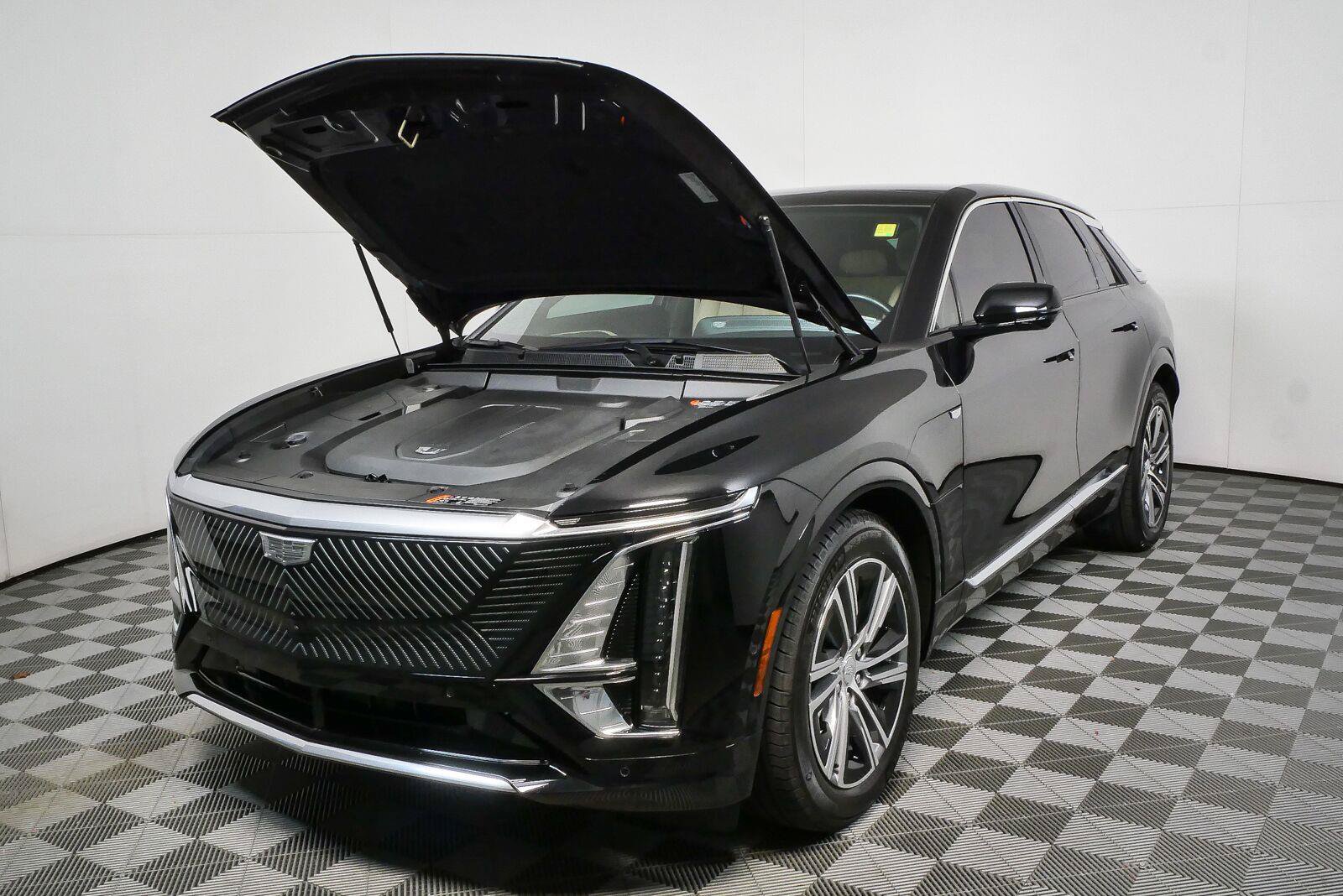 Used 2024 Cadillac Lyriq Luxury w/ Nappa Leather Package AWD/4WD image 30