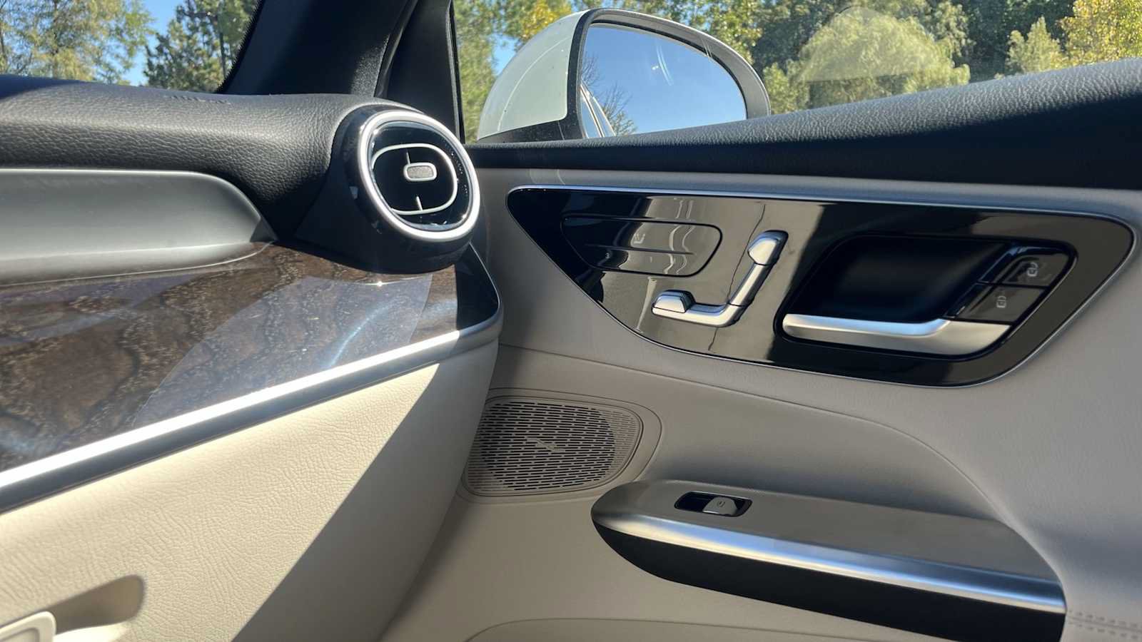 Certified 2025 Mercedes-Benz GLC 350e 4MATIC image 40