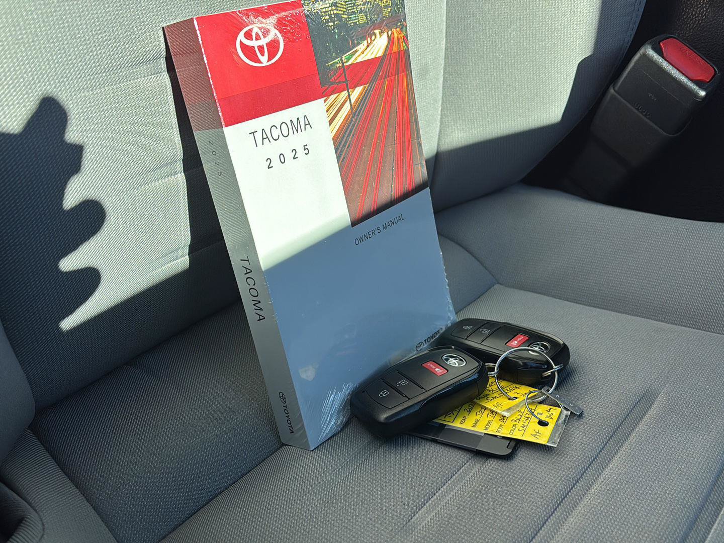 Used 2025 Toyota Tacoma TRD Off-Road w/ TRD Off Road Upgrade Package AWD/4WD image 15
