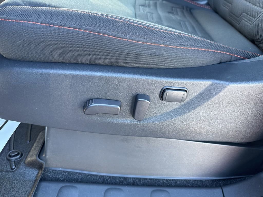 Used 2025 Nissan Frontier PRO-4X image 16
