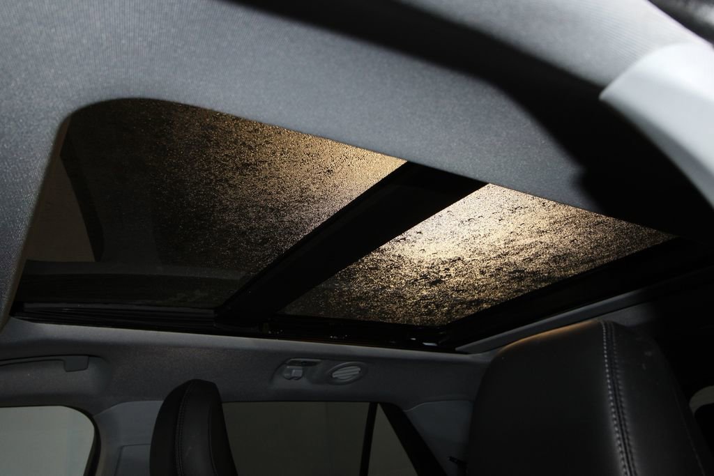 Used 2023 Ford Explorer XLT w/ Equipment Group 202A image 19