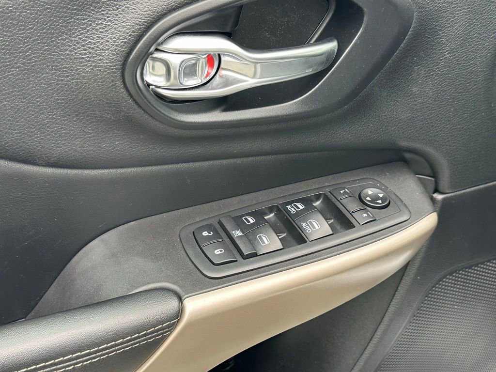 Used 2018 Jeep Cherokee Limited w/ High Altitude Package AWD/4WD image 18