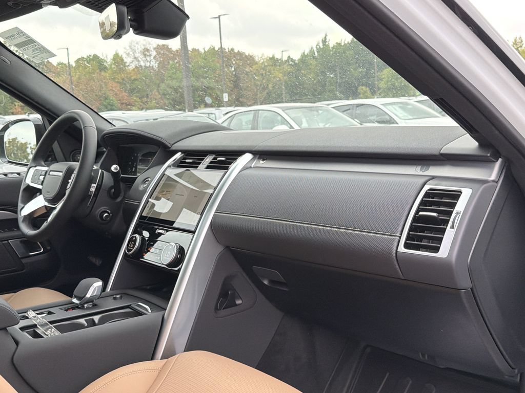 New 2026 Land Rover Discovery Limited Edition AWD/4WD image 19