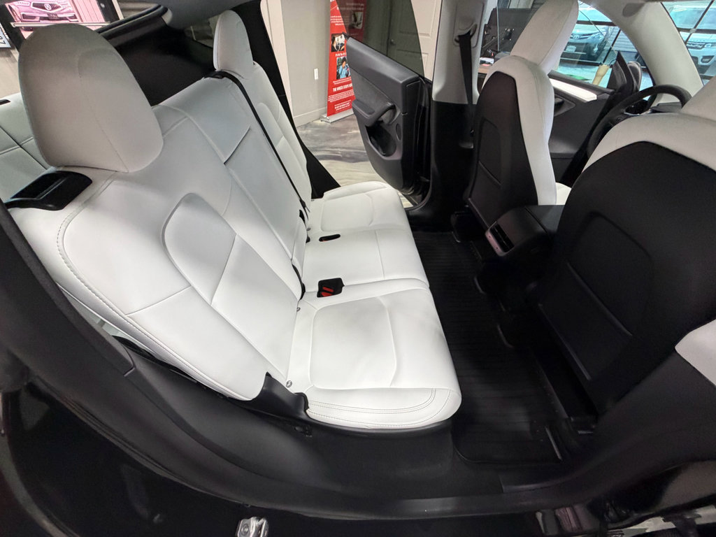 Used 2022 Tesla Model Y Long Range image 41