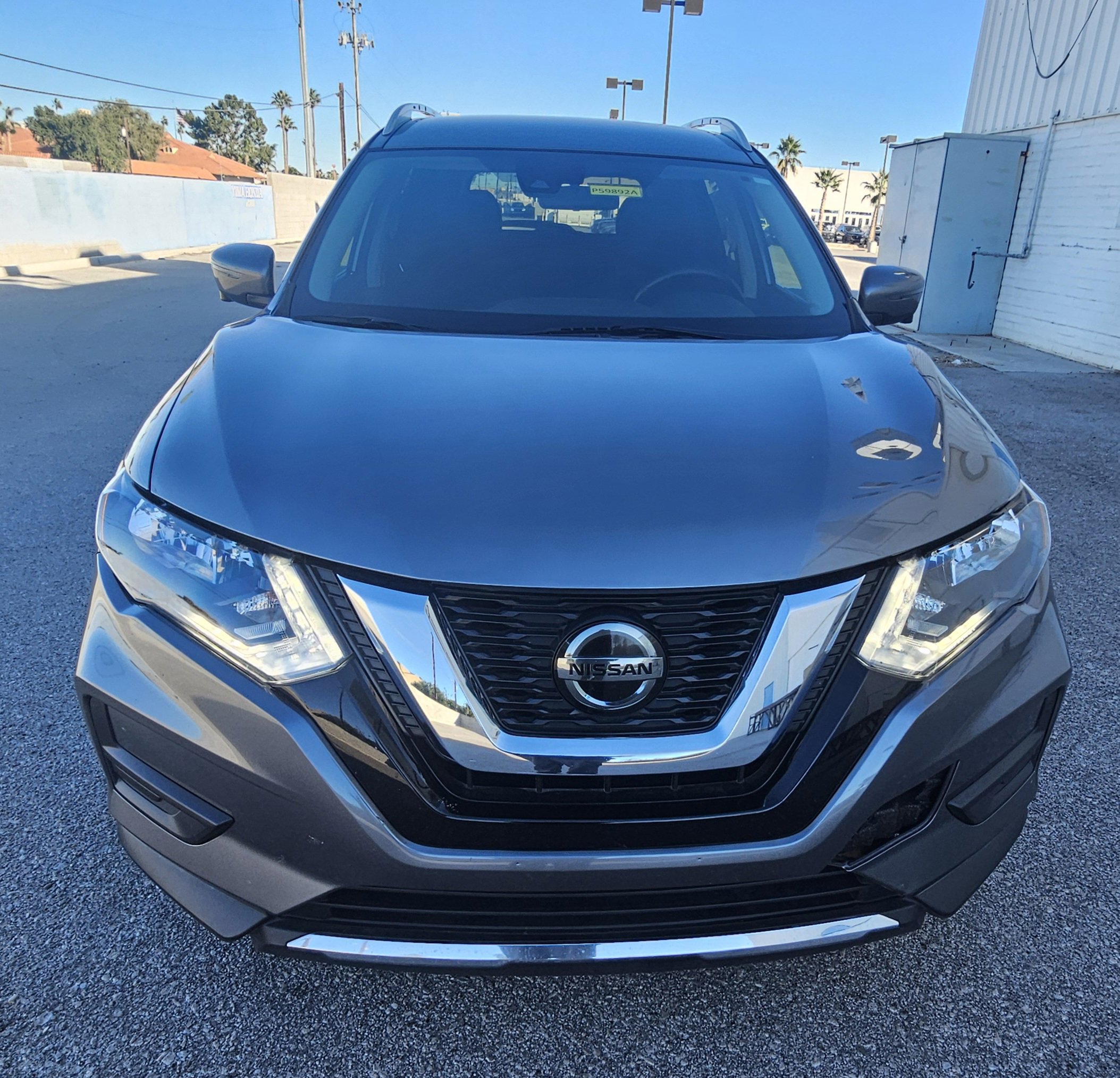 Used 2020 Nissan Rogue SV w/ Premium Package image 2