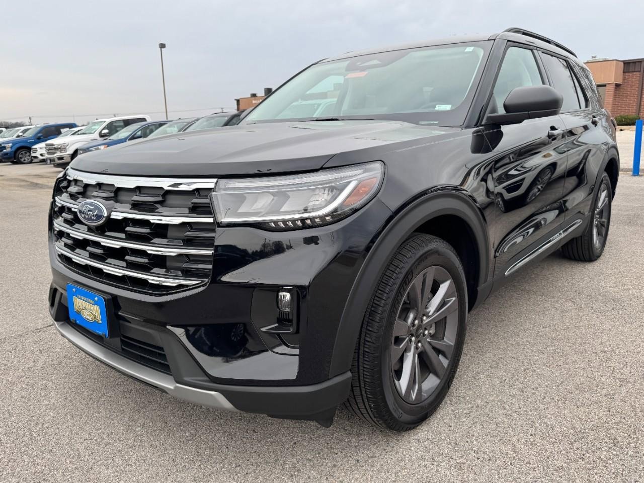 Used 2025 Ford Explorer Active w/ Active Comfort Package image 8