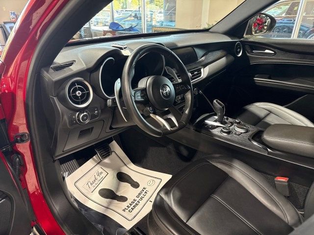 Used 2024 Alfa Romeo Stelvio Sprint image 14