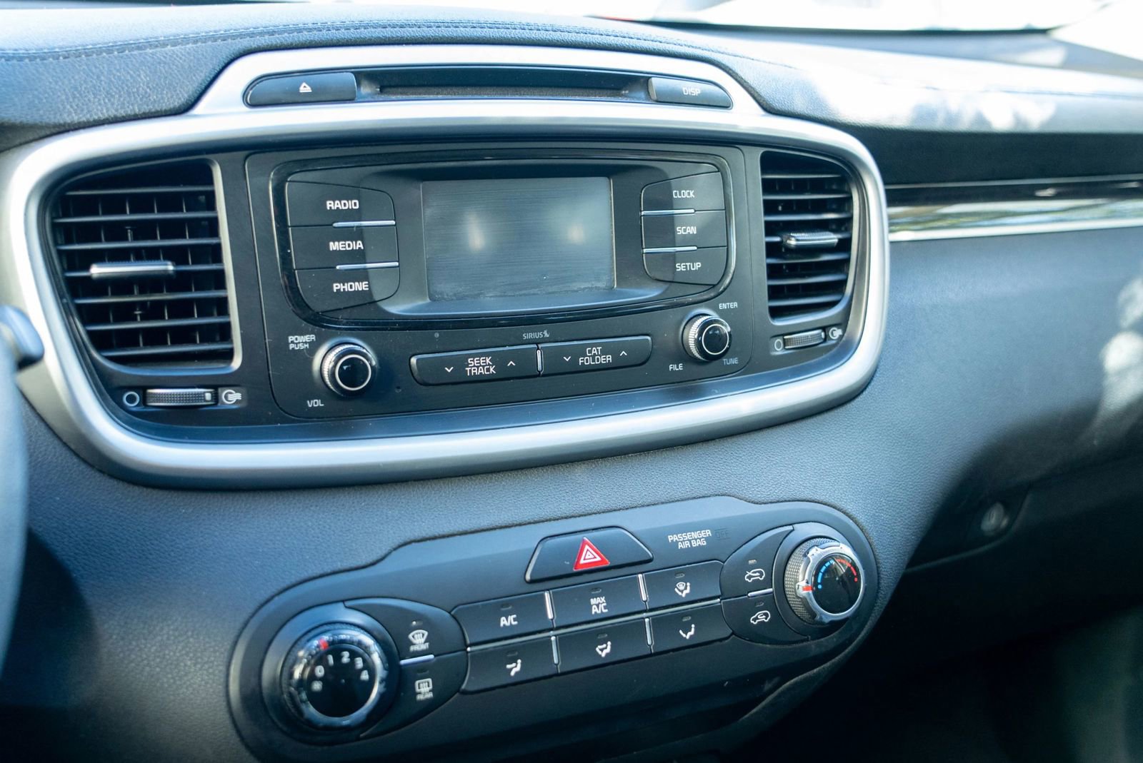 Used 2017 Kia Sorento LX image 16