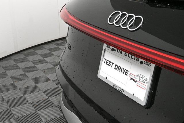 New 2025 Audi Q5 Premium Plus image 37