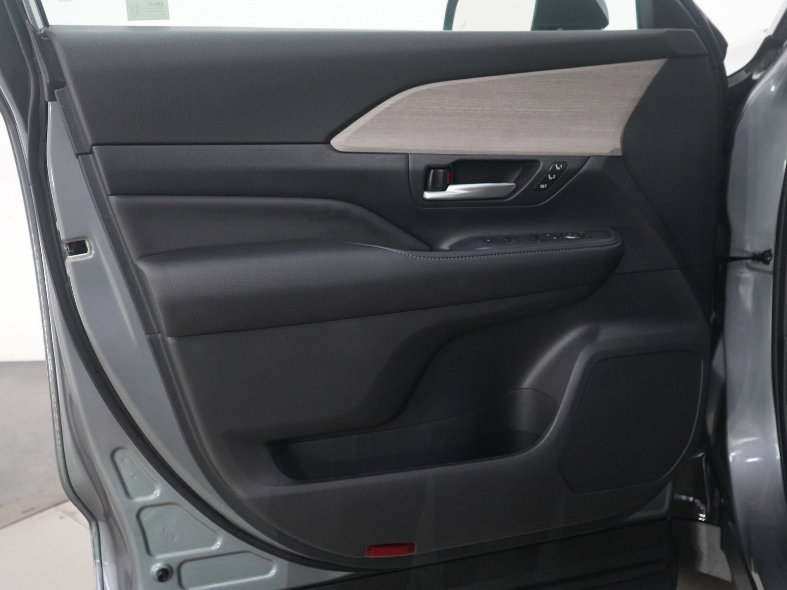 Used 2025 Toyota Grand Highlander AWD image 21