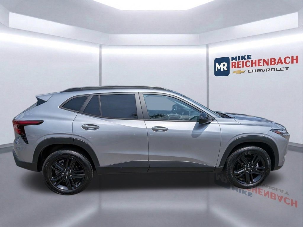 Used 2025 Chevrolet Trax ACTIV w/ Driver Confidence Package FWD image 3