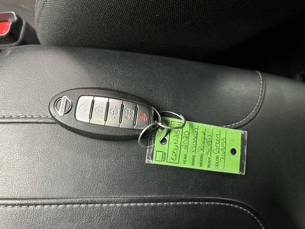 Used 2020 Nissan Rogue SV image 12