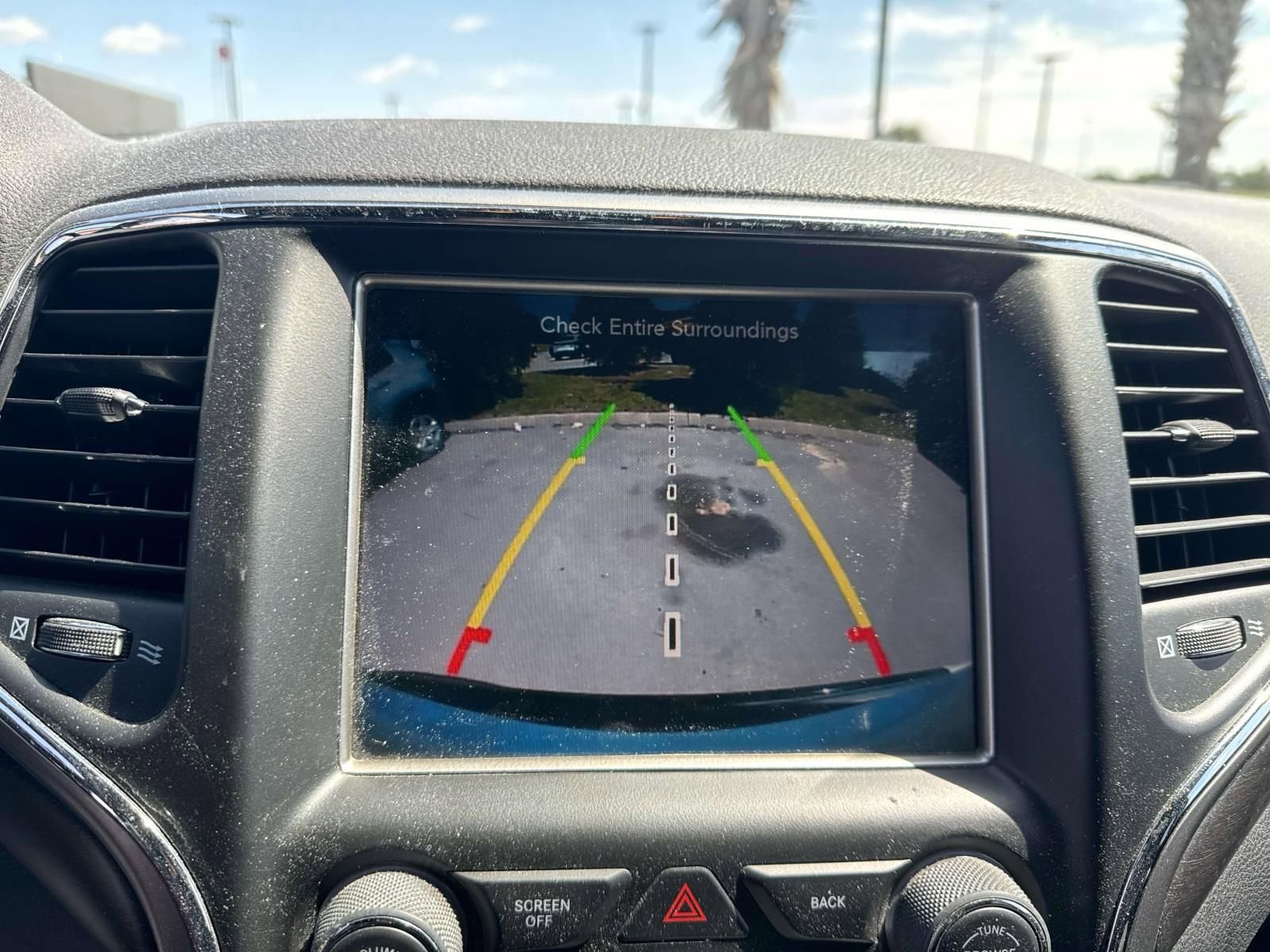 Used 2017 Jeep Grand Cherokee Altitude image 11