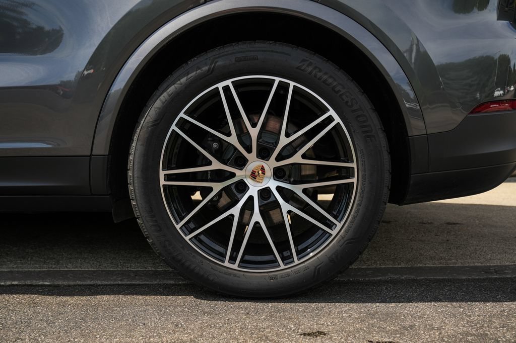 Certified 2026 Porsche Cayenne Coupe AWD/4WD image 12