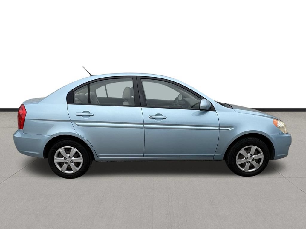 Used 2011 Hyundai Accent GLS FWD image 4