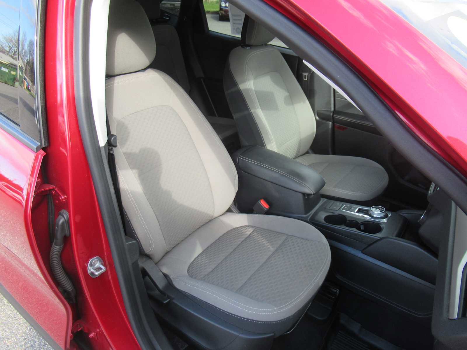 Used 2022 Ford Escape SE w/ SE Sport Appearance Package image 22