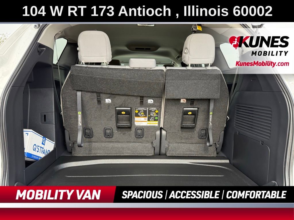 Used 2025 Toyota Sienna LE image 21