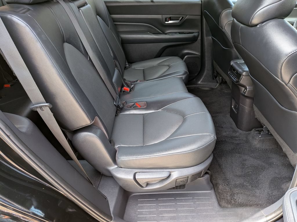 Used 2025 Toyota Grand Highlander AWD Hybrid image 17