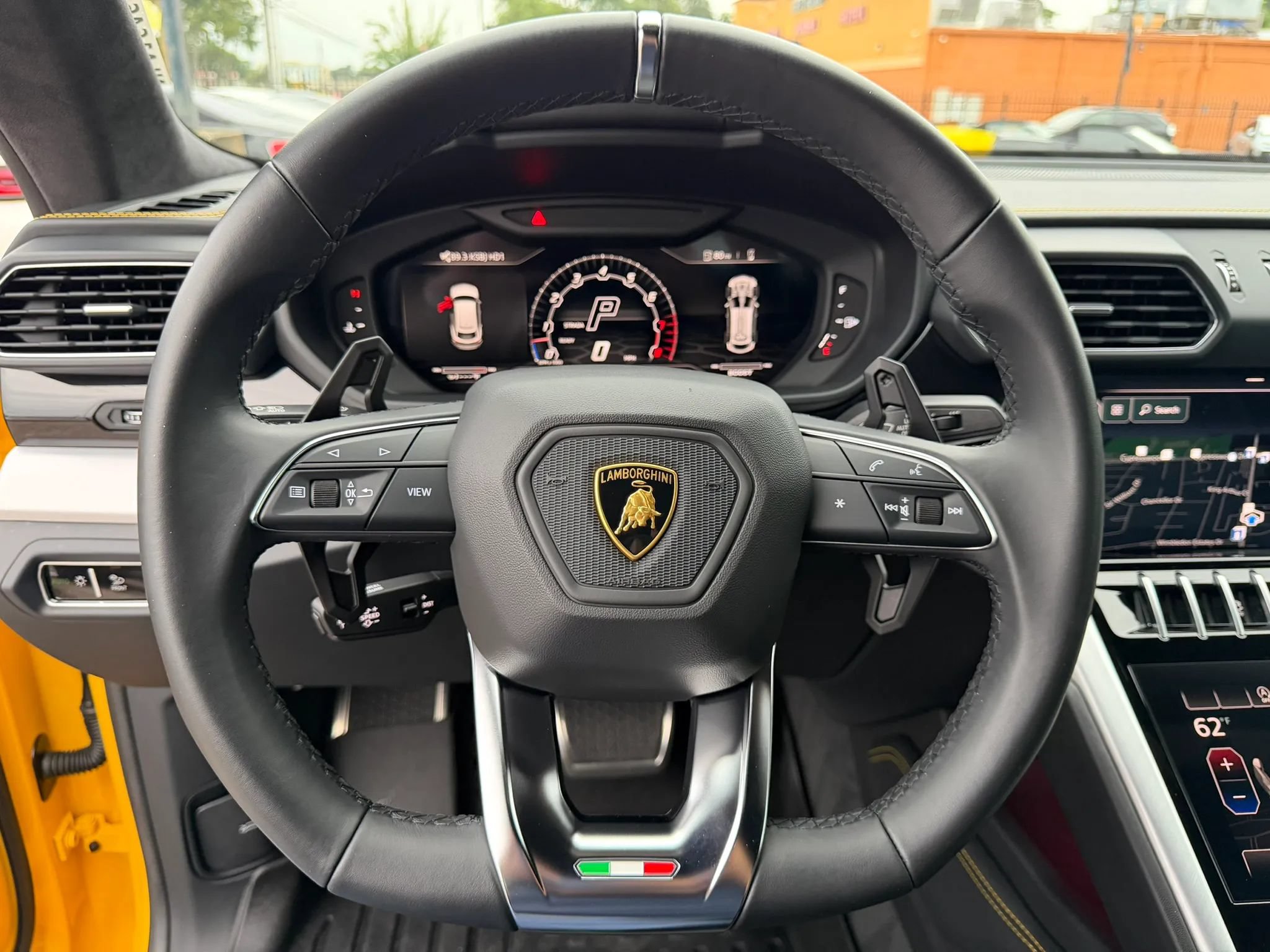 Used 2022 Lamborghini Urus AWD/4WD image 36