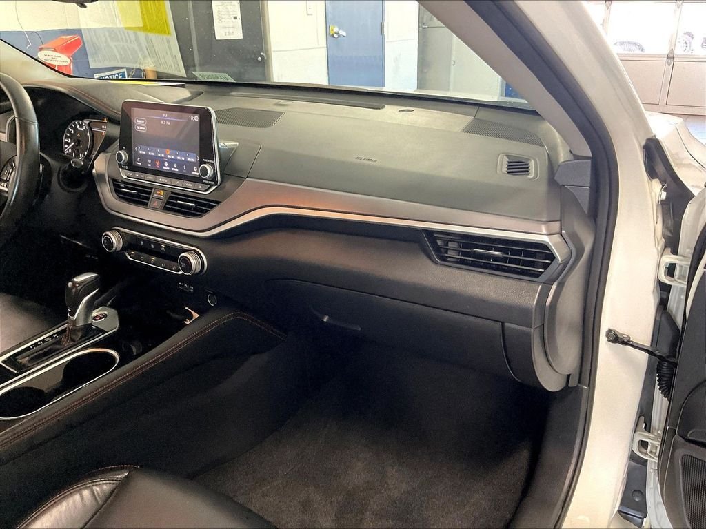 Used 2024 Nissan Altima 2.5 SR FWD image 13