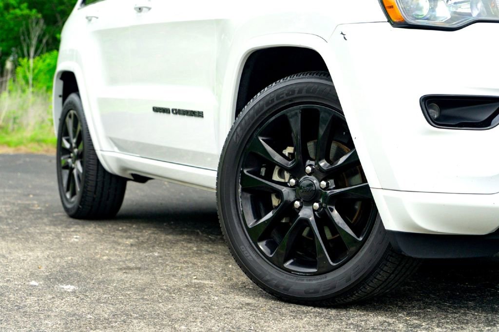 Used 2018 Jeep Grand Cherokee Altitude AWD/4WD image 3