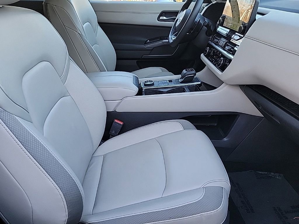 Used 2024 Nissan Pathfinder SL image 18