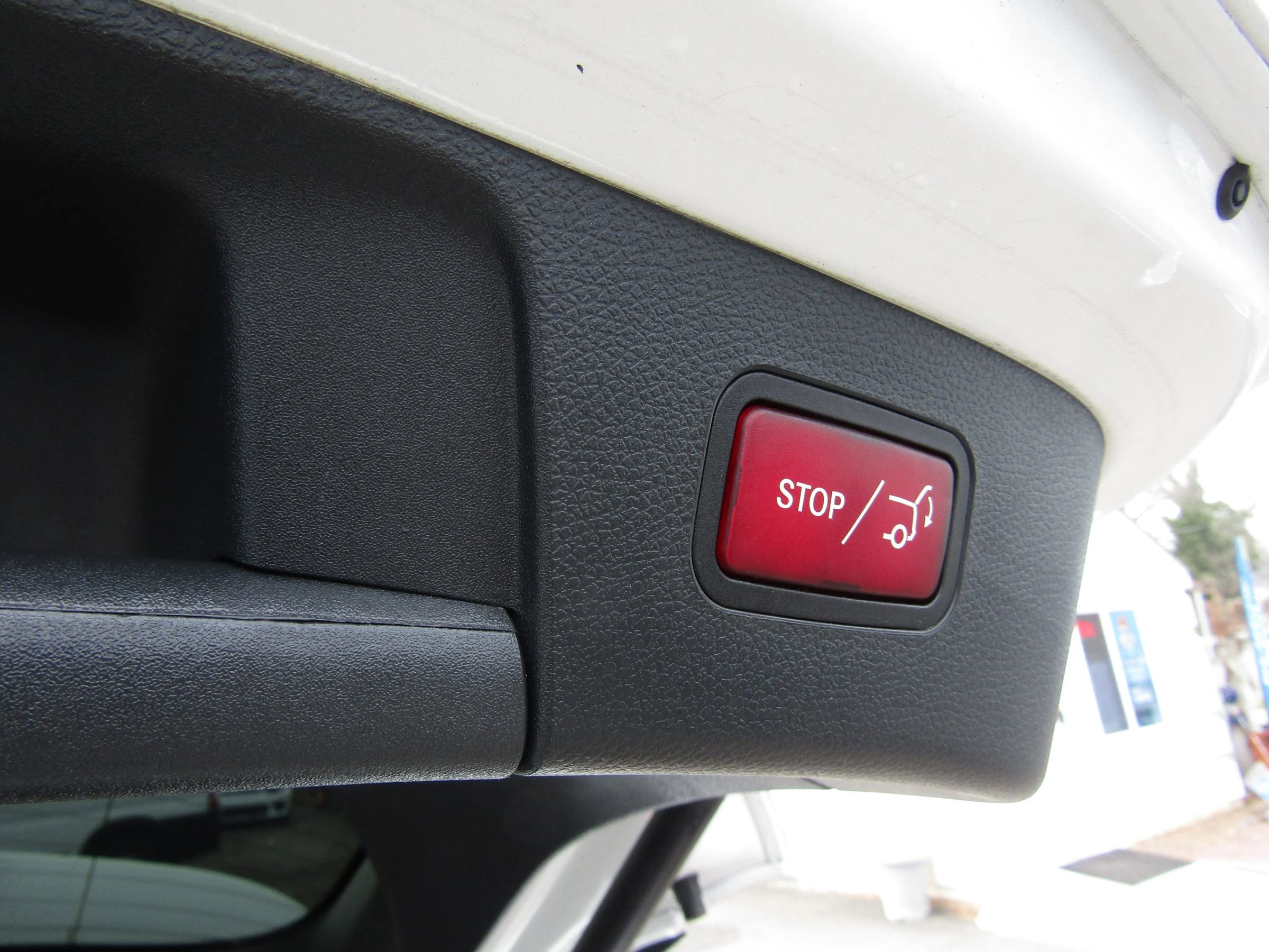 Used 2020 Mercedes-Benz GLA 250 4MATIC w/ Premium Package image 40