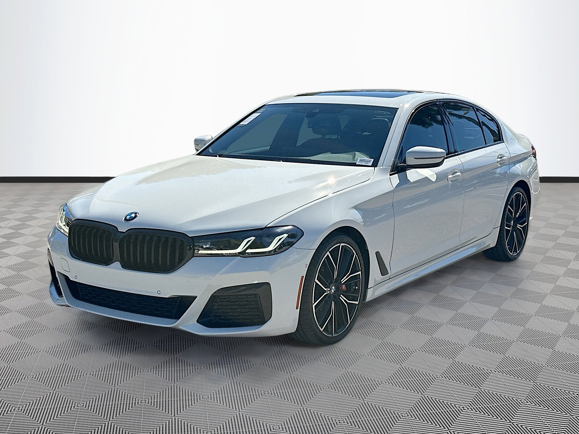 Used 2023 BMW 530i w/ M Sport Package image 3