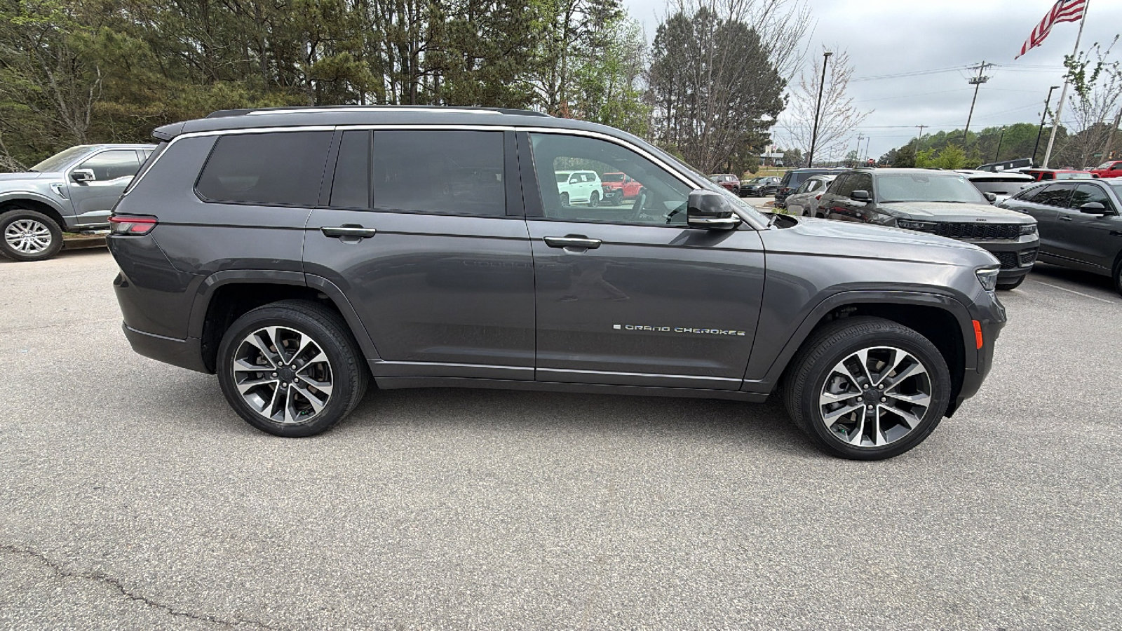 Used 2021 Jeep Grand Cherokee L Overland image 7
