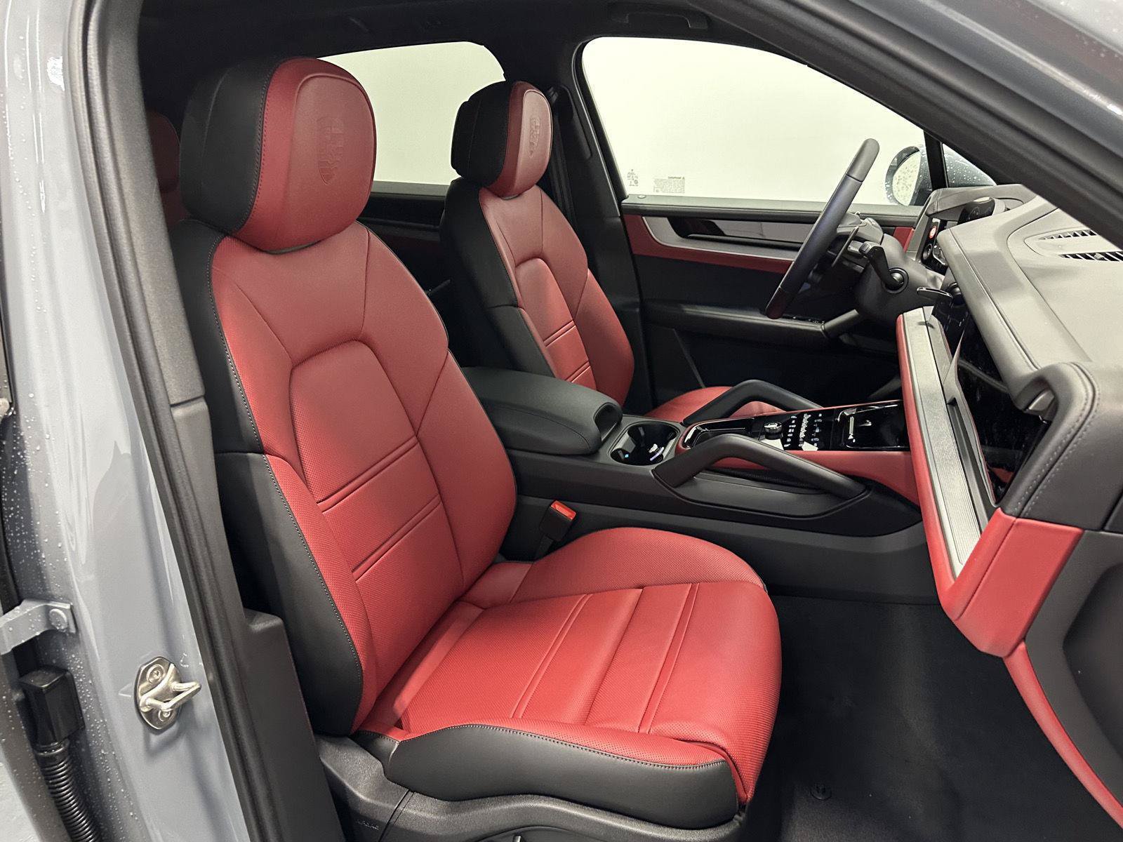 New 2026 Porsche Cayenne Coupe AWD/4WD image 43