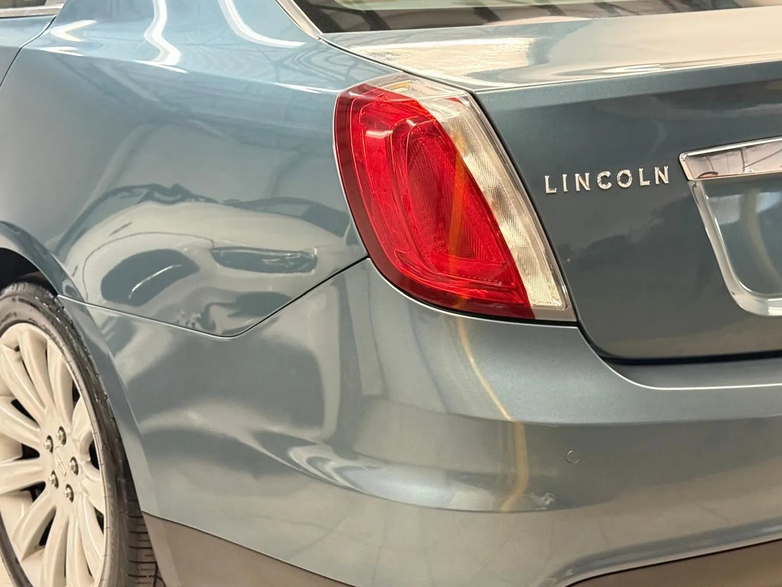 Used 2010 Lincoln MKS image 12