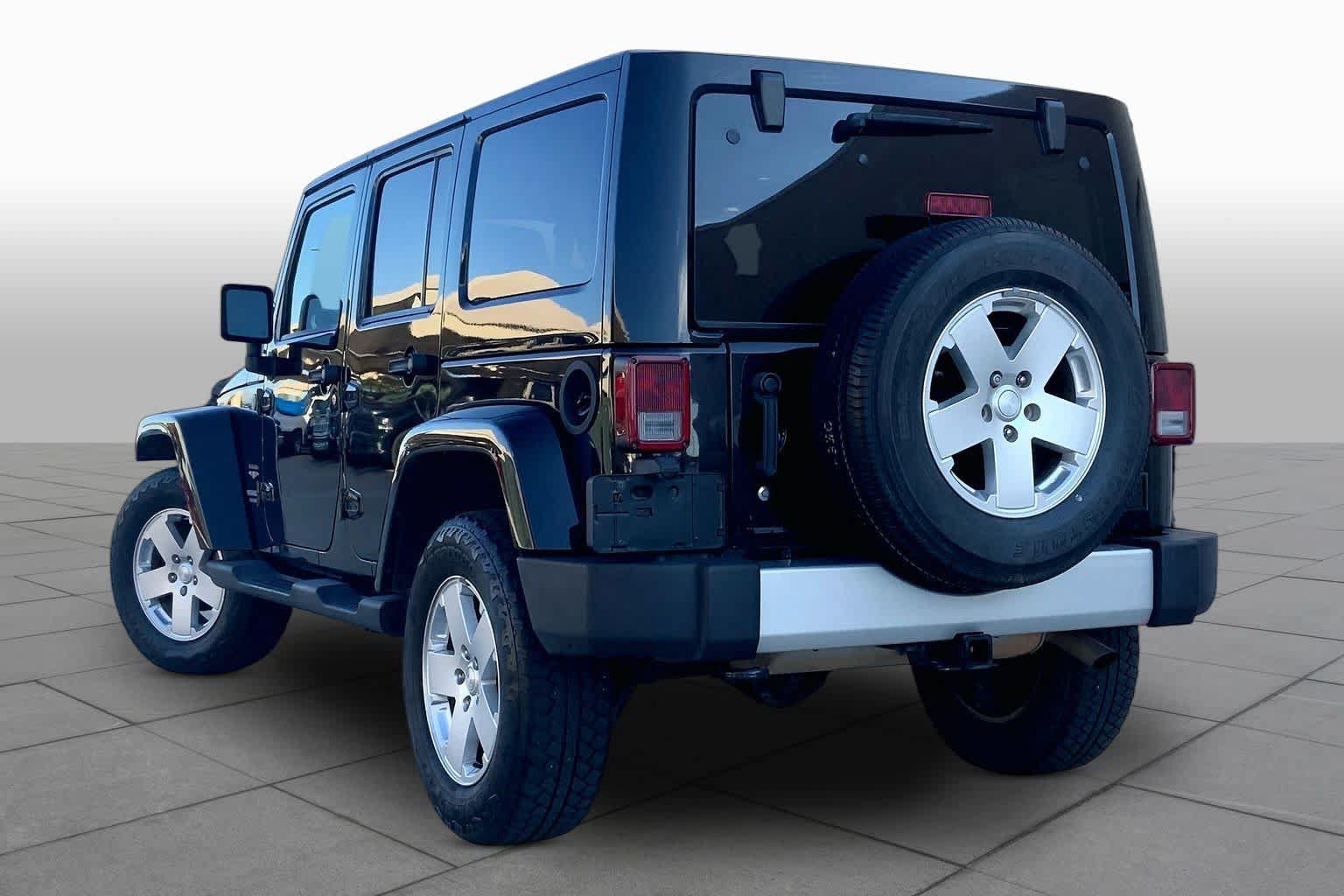 Used 2012 Jeep Wrangler Unlimited Sahara w/ Connectivity Group AWD/4WD image 11