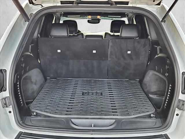 Used 2020 Jeep Grand Cherokee Altitude AWD/4WD image 6