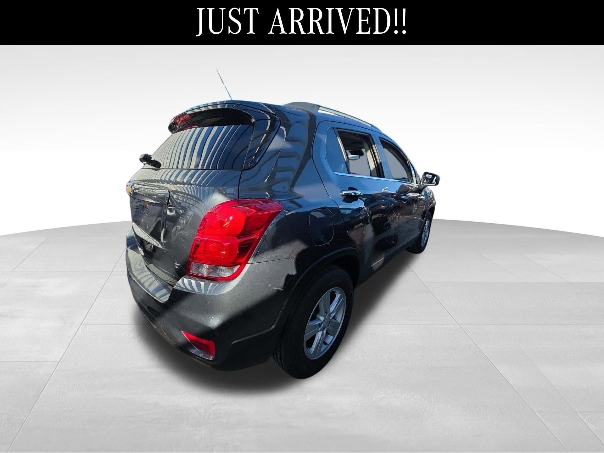 Used 2017 Chevrolet Trax LT w/ LT Convenience Package image 3