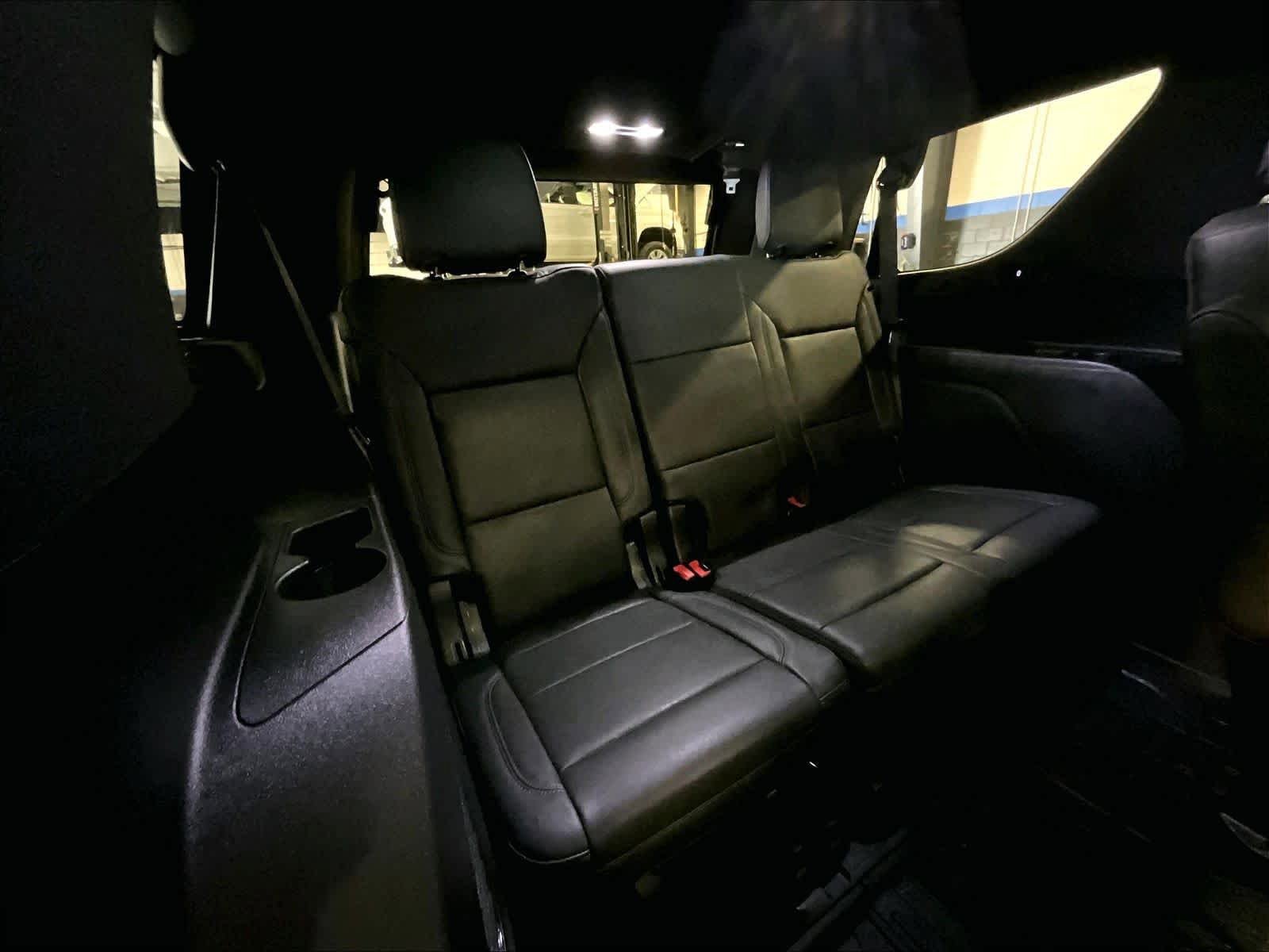 Used 2024 Chevrolet Tahoe Z71 w/ Luxury Package AWD/4WD image 17