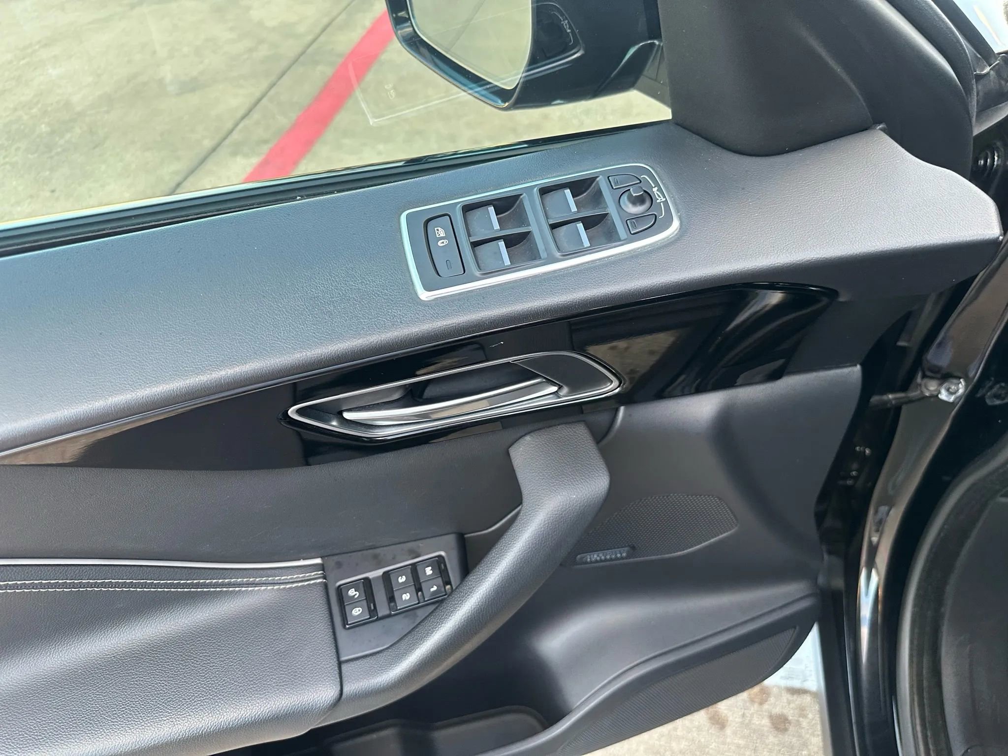 Used 2019 Jaguar F-PACE S AWD/4WD image 32
