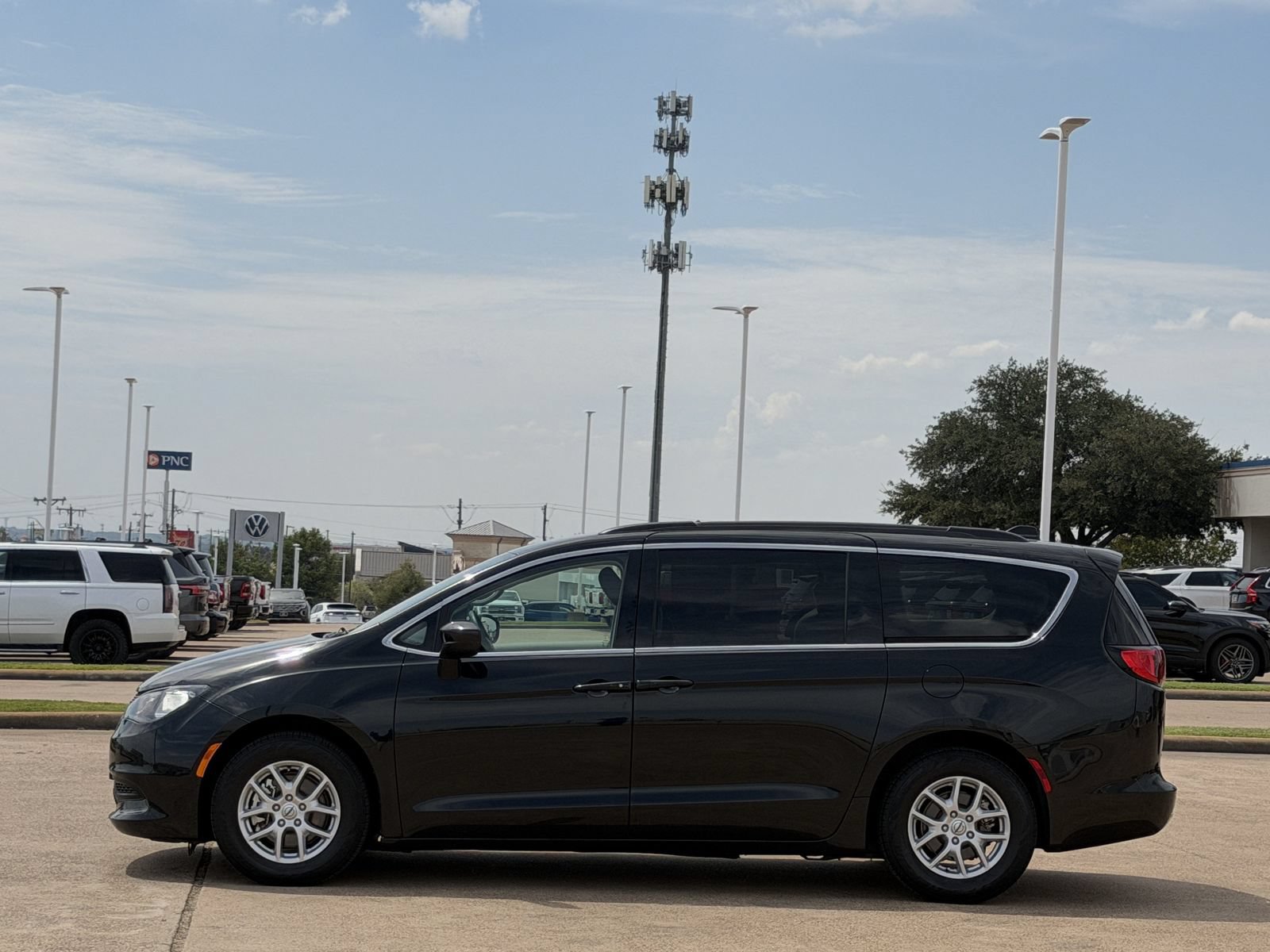 Used 2021 Chrysler Voyager Lxi FWD image 7