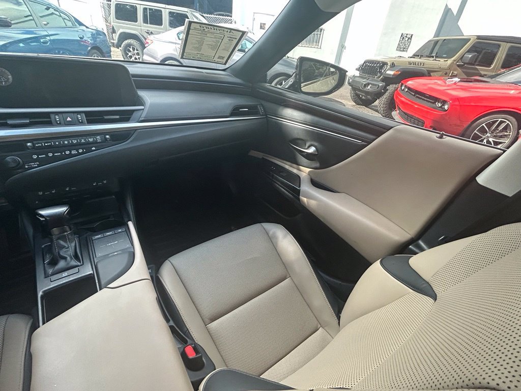 Used 2020 Lexus ES 350 w/ Premium Package FWD image 11
